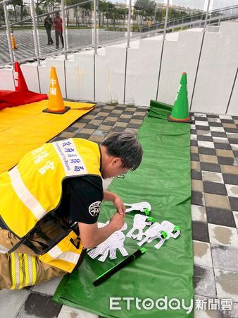 ▲台南市消防局六大隊今於亞太棒球場實地演練複合式災情處置。（記者林東良翻攝，下同）