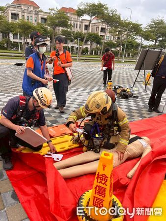 ▲台南市消防局六大隊今於亞太棒球場實地演練複合式災情處置。（記者林東良翻攝，下同）