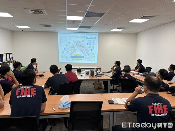 ▲台南市消防局六大隊今於亞太棒球場實地演練複合式災情處置。（記者林東良翻攝，下同）