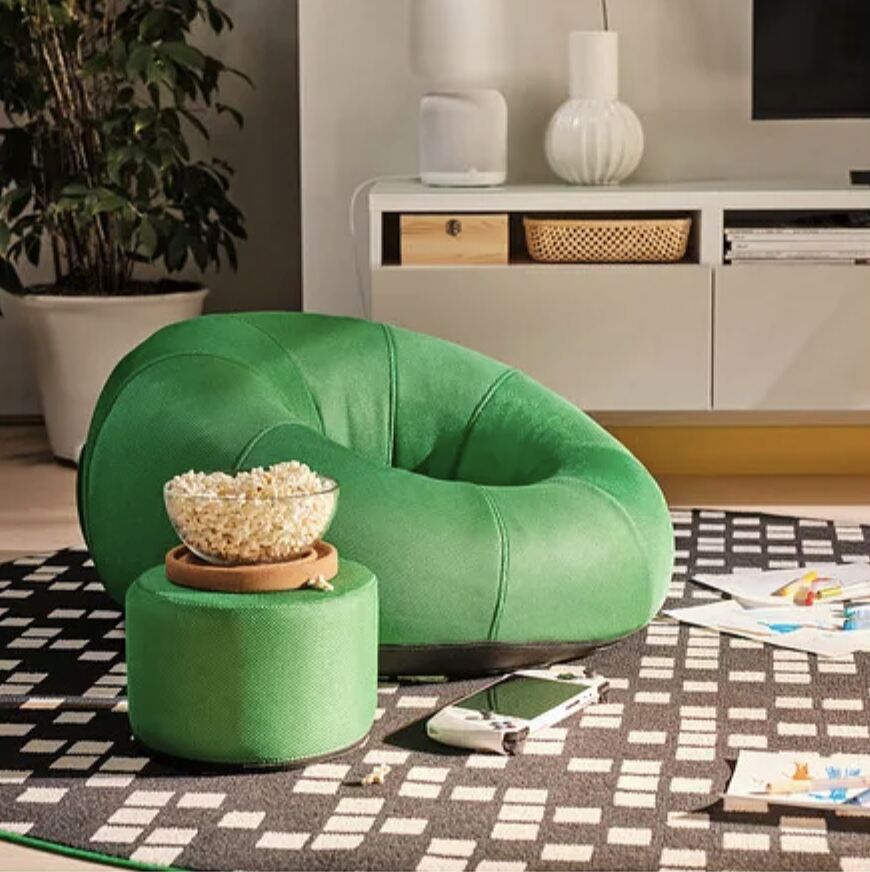 ▲IKEA BR&Auml;NNBOLL充氣躺椅。（圖／品牌提供）