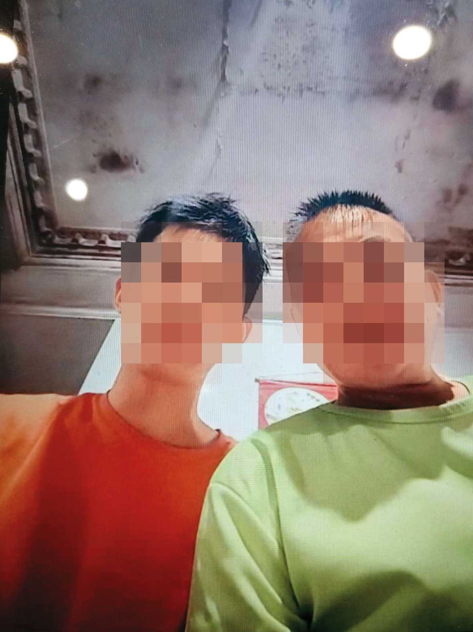 台北海大特教生Ｂ同學（左）與父親（右）指控遭蔡絢麗霸凌。（讀者提供）