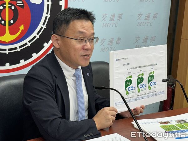 ▲▼台鐵企劃處長江明宜車票將揭露碳足跡標籤。（圖／記者李姿慧攝）