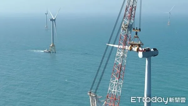 ▲捐救生衣、電子海圖！海能風電攜手地方 守護海洋作業安全▼             。（圖／記者鄭遠龍攝）