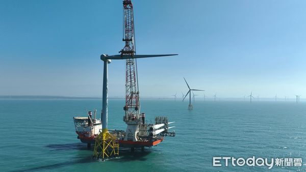 ▲捐救生衣、電子海圖！海能風電攜手地方 守護海洋作業安全▼             。（圖／記者鄭遠龍攝）
