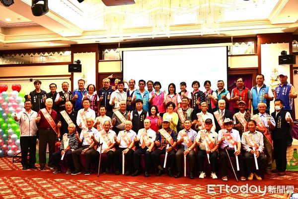 ▲台東縣府表揚20位模範父親。（圖／記者楊晨東翻攝）