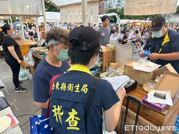 ▲台東縣府積極提升夜市暨市集攤商食品安全管理 。（圖／記者楊晨東攝）