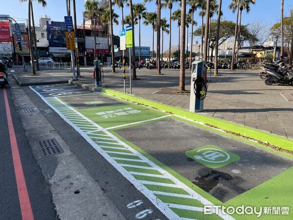 ▲台南市府推動充電樁建置，截至目前已完成621槍，年底前將達1000槍。（記者林東良翻攝，下同）