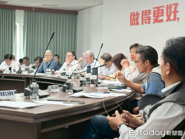 ▲行政院災後復原前進指揮所宣佈災屋修繕及拆除新補助政策，民眾可多加利用政府媒合資源。（記者林東良翻攝，下同）