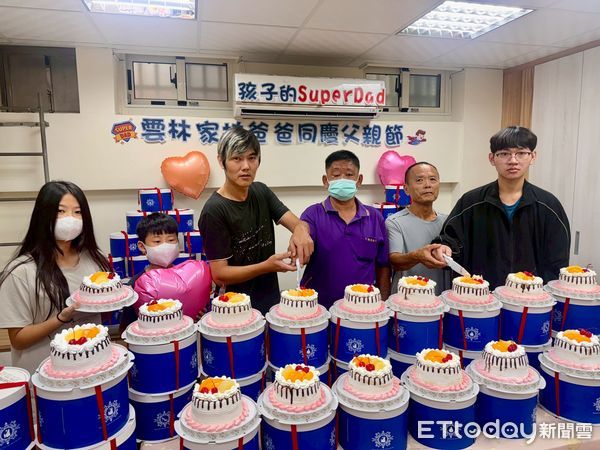 ▲家扶爸爸感謝童小姐讓每年的父親節都有孩子陪伴身旁慶祝享受親子時光。（圖／記者游瓊華翻攝）