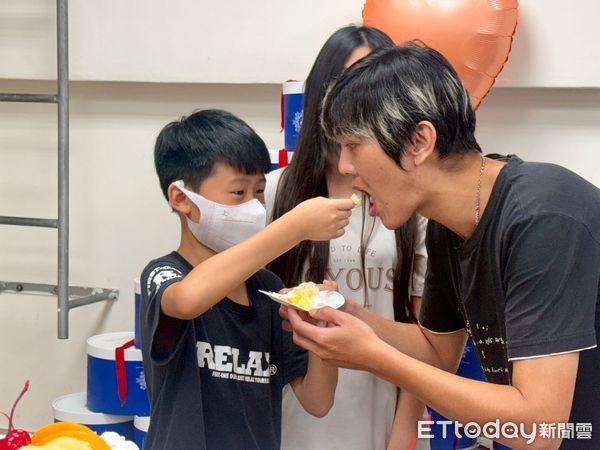 ▲家扶爸爸感謝童小姐讓每年的父親節都有孩子陪伴身旁慶祝享受親子時光。（圖／記者游瓊華翻攝）