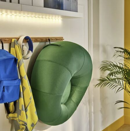 ▲IKEA BR&Auml;NNBOLL充氣躺椅。（圖／品牌提供）