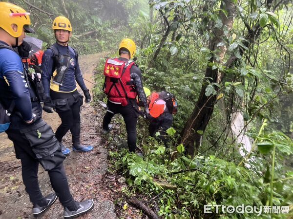 ▲64歲男登大凍山失聯6天，今在溪床石堆尋獲遺體。（圖／記者林東良翻攝）