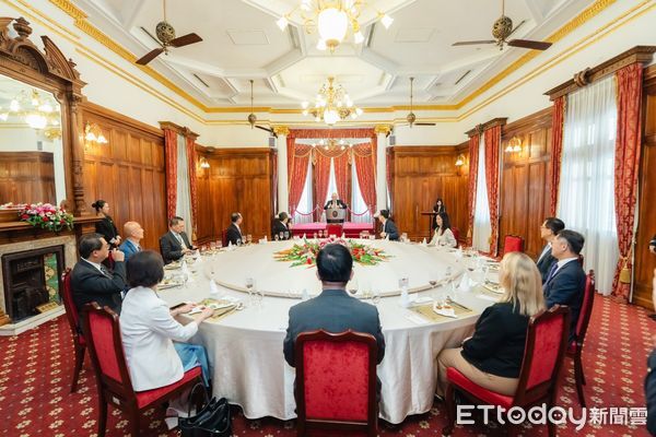 ▲▼外交部長林佳龍午宴歡迎前英國首相強生。（圖／翻攝自Facebook／林佳龍）