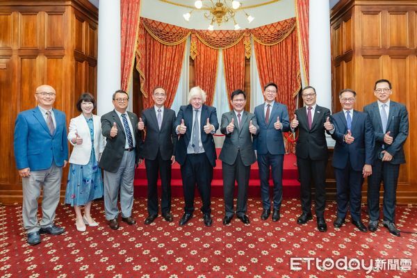 ▲▼外交部長林佳龍午宴歡迎前英國首相強生。（圖／翻攝自Facebook／林佳龍）