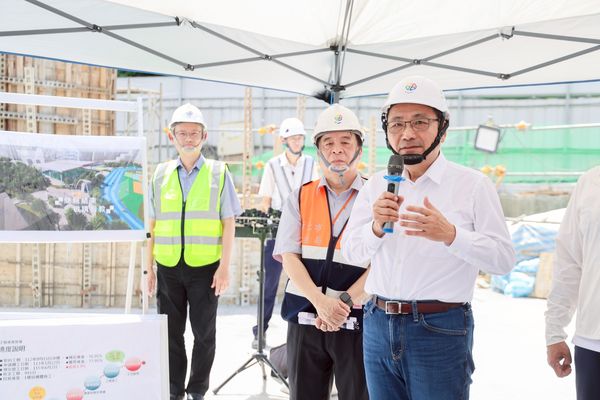 ▲侯友宜視察永平國小停車場 新北第2座捷運共構場拚2026完工。（圖／新北市交通局提供）
