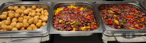 獨家／樂天伙食又翻車「蒼蠅活蛆雙拼」　球員餐點爆噁爛畫面流出