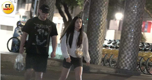 貼身指導擦愛火1／林芯儀戀上健身教練　深夜私會「嘟嘴索吻」親密互動曝光