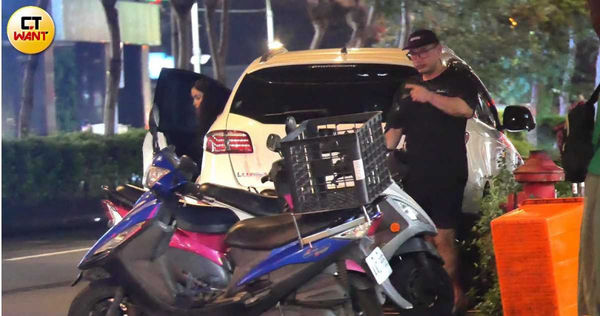 貼身指導擦愛火1／林芯儀戀上健身教練　深夜私會「嘟嘴索吻」親密互動曝光