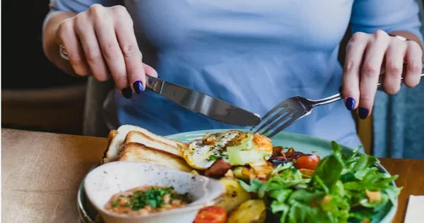 原PO表示，同事覺得她一餐吃200元很奢侈揮霍。（示意圖／Pexels）