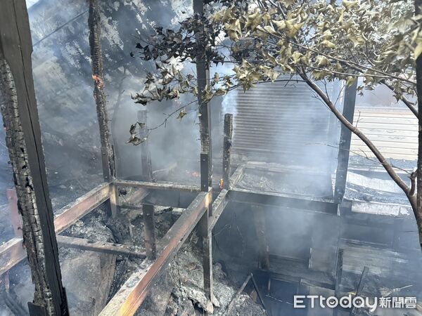 ▲苗栗縣泰安溫泉區停業中飯店竄出火舌，燒毀機房和員工宿舍，無人受傷。（圖／記者楊永盛翻攝）