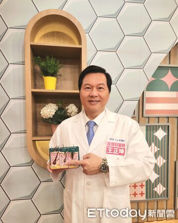 ▲藝群醫學美容集團董事長王正坤醫師受邀上節目，解說禿頭掉髮成因與醫學對策。（記者林東良翻攝，下同）