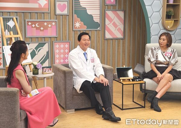 ▲藝群醫學美容集團董事長王正坤醫師受邀上節目，解說禿頭掉髮成因與醫學對策。（記者林東良翻攝，下同）