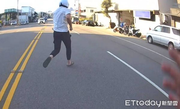 ▲▼男子誤以為被通緝，一路蛇行逆向狂飆，最後慘吞28張罰單。（圖／民眾提供，下同）