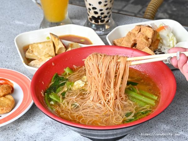 ▲▼台中人氣老字號茶行，懷舊感滿滿。（圖／部落客糖糖提供）