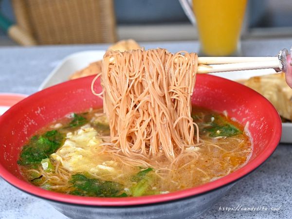 ▲▼台中人氣老字號茶行，懷舊感滿滿。（圖／部落客糖糖提供）