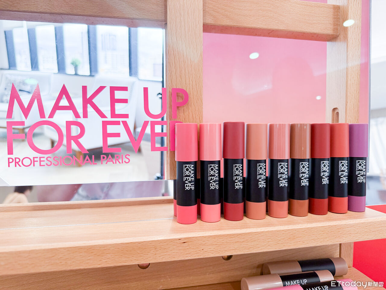 MAKE UP FOR EVER,NARS,腮紅棒,頰彩棒,頰彩,腮紅,彩妝。（圖／記者李薇攝）