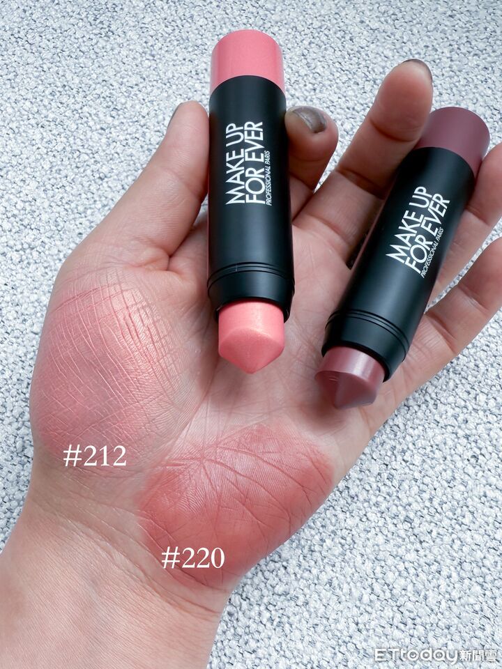 MAKE UP FOR EVER,NARS,腮紅棒,頰彩棒,頰彩,腮紅,彩妝。（圖／記者李薇攝）