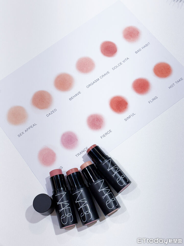 MAKE UP FOR EVER,NARS,腮紅棒,頰彩棒,頰彩,腮紅,彩妝。（圖／記者李薇攝）