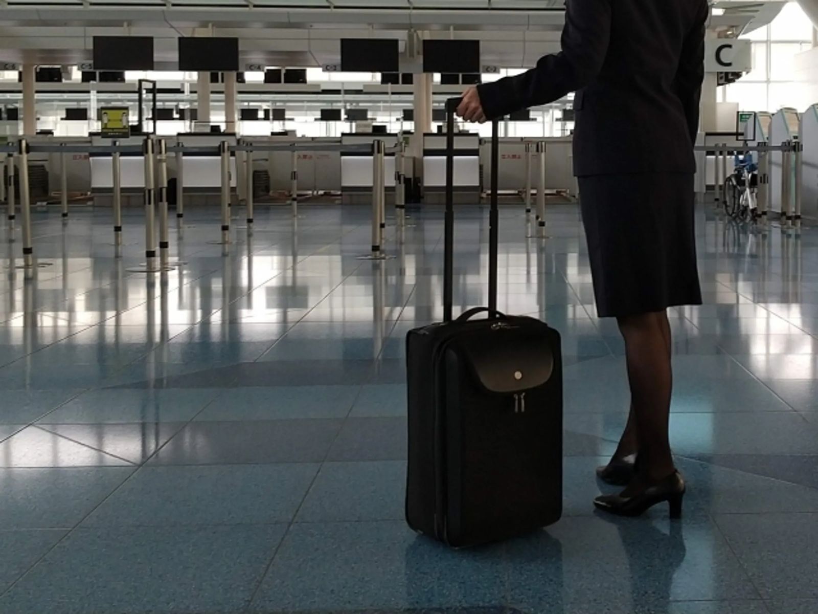 醉男機上失控嗆「拖出來燒死妳」　資深空姐崩潰停飛14個月