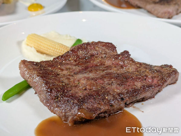 ▲5盎司現煎牛排無限享用　林口喜來登Buffet周末晚餐限定。（圖／記者黃士原攝）