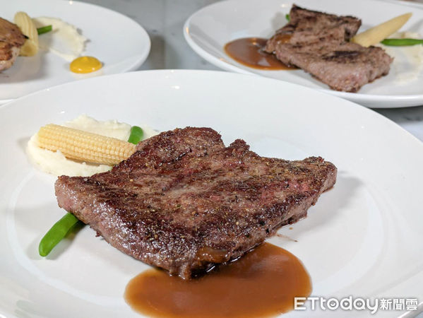 ▲5盎司現煎牛排無限享用　林口喜來登Buffet周末晚餐限定。（圖／記者黃士原攝）