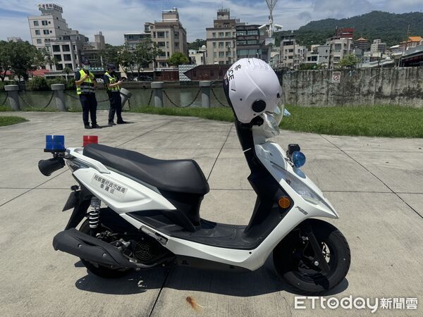 ▲▼高雄愛河又見浮屍！清潔人員驚見「男子漂河面」嚇壞報警。（圖／記者吳世龍攝）