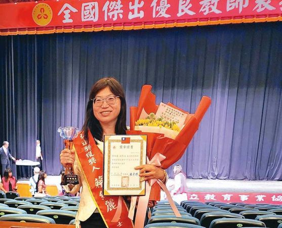 台北海大特教中心主任蔡絢麗屢獲優良教師表揚，十分風光。（翻攝台北海洋科技大學官網）