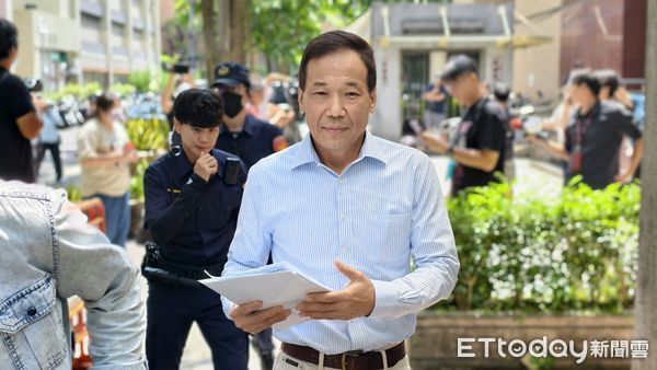 ▲▼國民黨台北市議員鍾小平被柯文哲指控涉犯加重誹謗罪嫌，今（6日）到台北地院出庭，首度與柯對質，當庭致歉獲和解撤告。（圖／記者黃哲民攝）