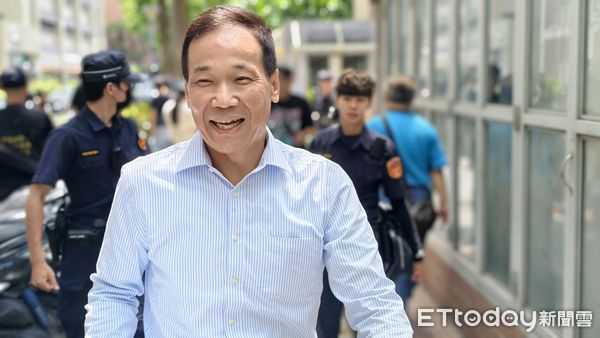 ▲國民黨台北市議員鍾小平被柯文哲指控涉犯加重誹謗罪嫌，今（6日）到台北地院出庭，首度與柯對質，當庭致歉獲和解撤告。（圖／記者黃哲民攝）