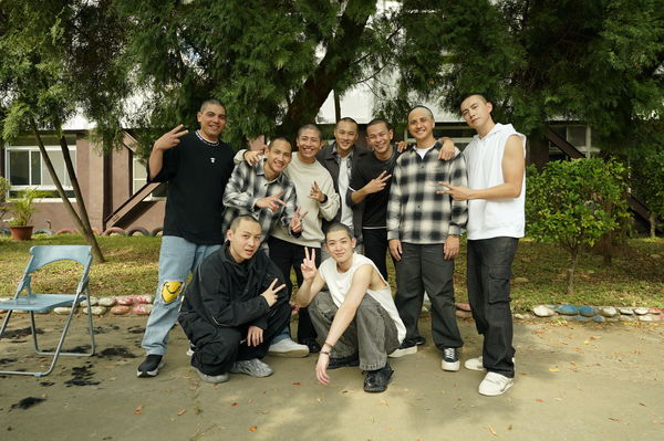 ▲▼黃鐙輝（右起）、陶晶瑩、蓋瑞日前上唐綺陽(右三)的《星時代調研所》聊當兵甘苦。（圖／台視提供）