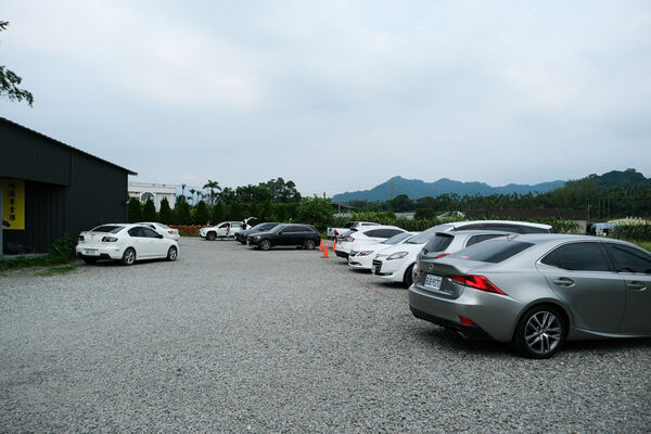 ▲▼龍眼木燻烤福伯黃金雞。（圖／部落客飛天璇提供）