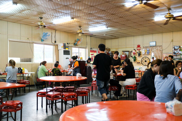 ▲▼龍眼木燻烤福伯黃金雞。（圖／部落客飛天璇提供）