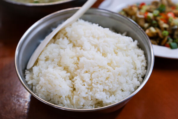 ▲▼龍眼木燻烤福伯黃金雞。（圖／部落客飛天璇提供）