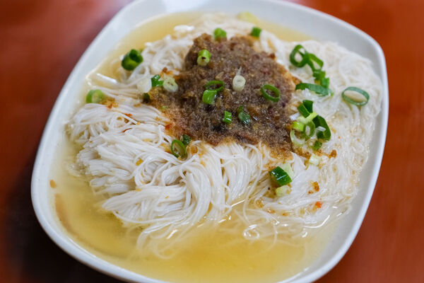 ▲▼龍眼木燻烤福伯黃金雞。（圖／部落客飛天璇提供）