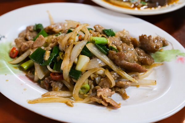 ▲▼龍眼木燻烤福伯黃金雞。（圖／部落客飛天璇提供）