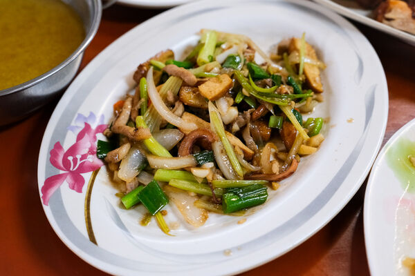 ▲▼龍眼木燻烤福伯黃金雞。（圖／部落客飛天璇提供）