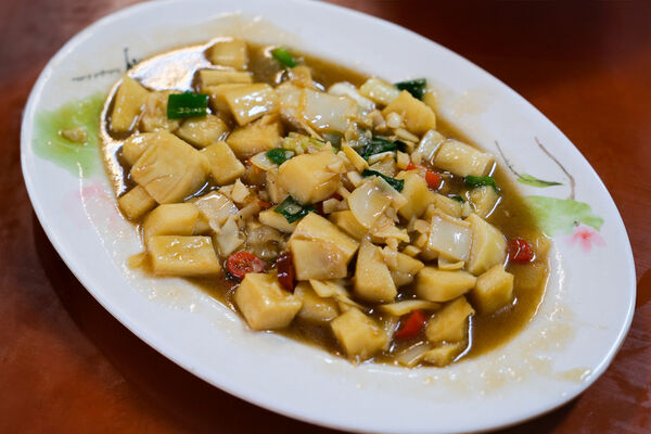 ▲▼龍眼木燻烤福伯黃金雞。（圖／部落客飛天璇提供）