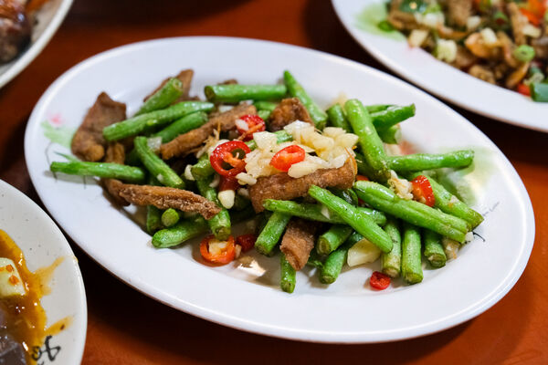 ▲▼龍眼木燻烤福伯黃金雞。（圖／部落客飛天璇提供）