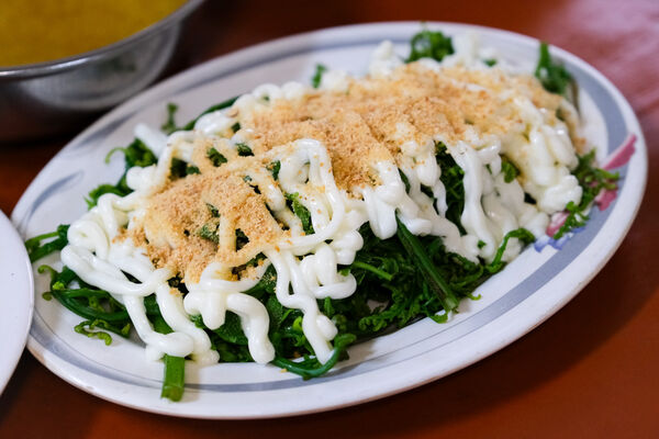 ▲▼龍眼木燻烤福伯黃金雞。（圖／部落客飛天璇提供）