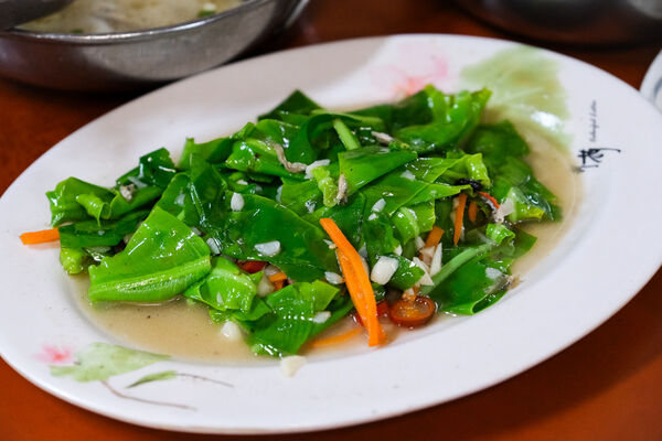 ▲▼龍眼木燻烤福伯黃金雞。（圖／部落客飛天璇提供）